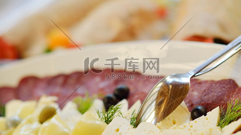 针对烘焙原料的整箱购买，以下是一些建议：
